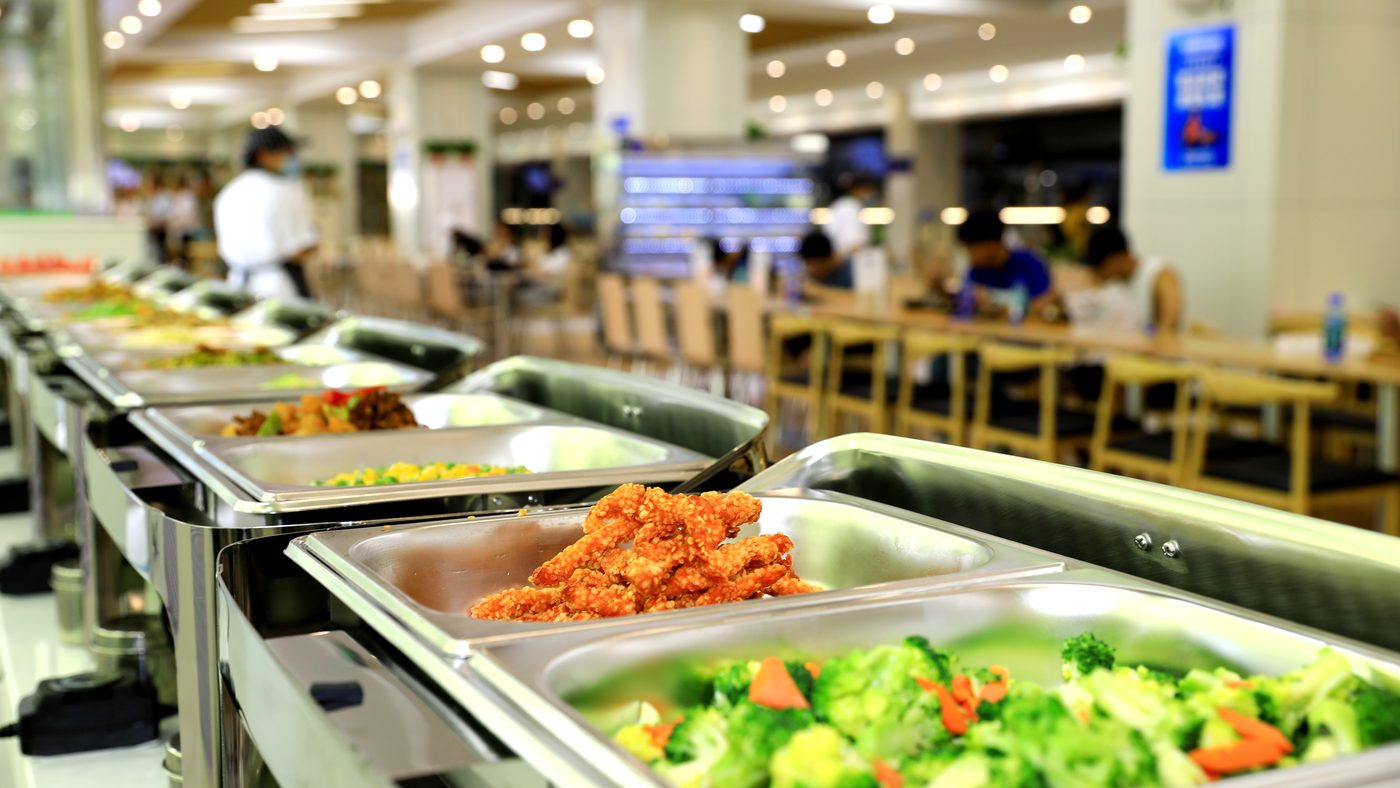 食堂窗口与菜品 · 陕西单招集训校园实拍